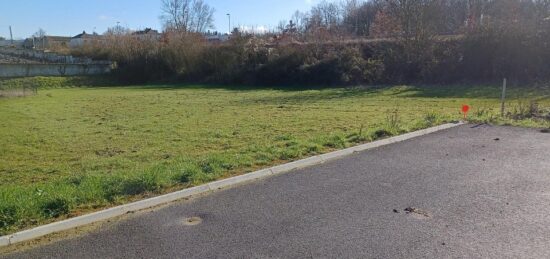 Terrain à bâtir à Saint-Laurent-en-Gâtines, Centre-Val de Loire